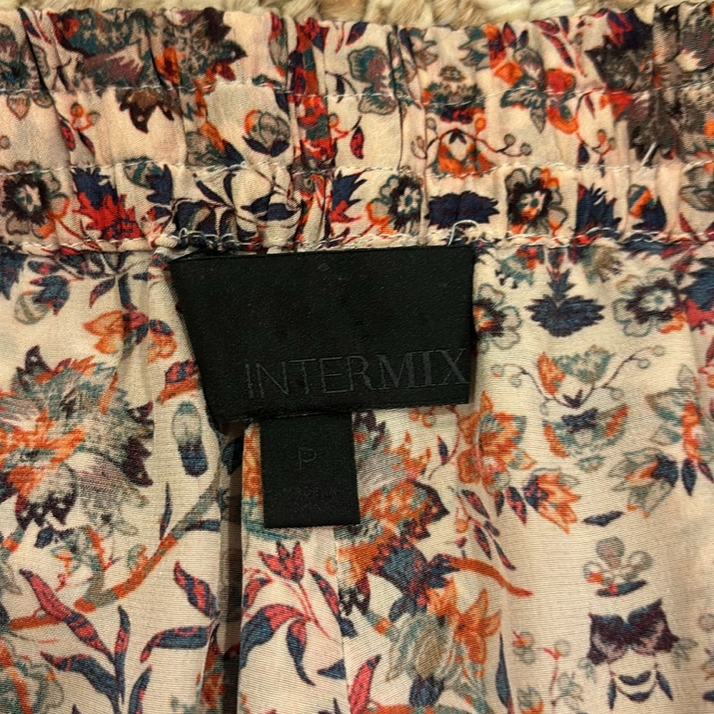 Set Of Two Intermix Shorts Size Xs. - image 6